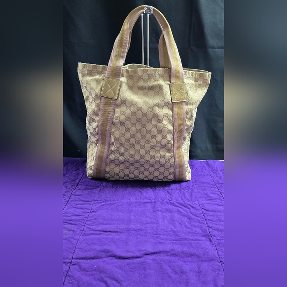 AUTHENTIC GUCCI GG CANVAS TOTE - Picture 2 of 9